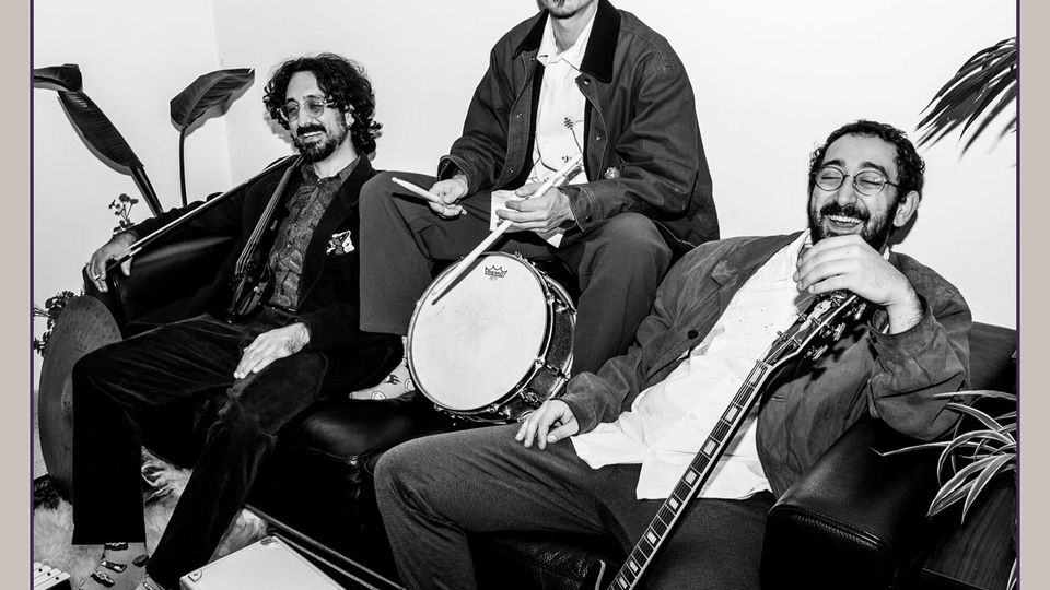 ALKALSAAT - Trío Palestino de Jazz-Fusión -