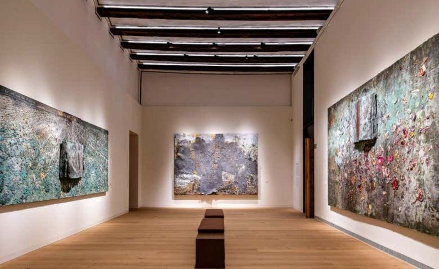 Entrada al Centro de Arte Hortensia Herrero