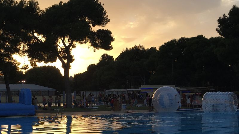 Noches en la piscina Parque del Oeste