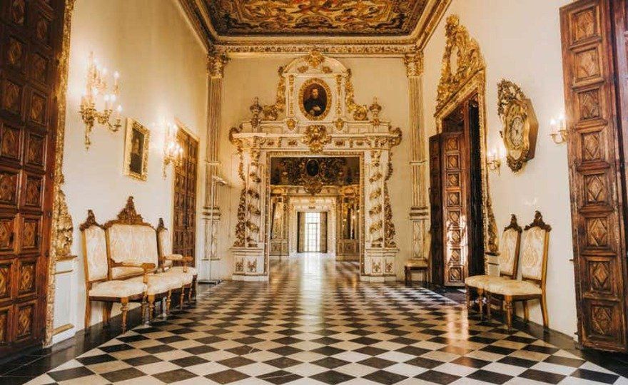 Entrada al Palacio Ducal de Los Borgia con audioguía