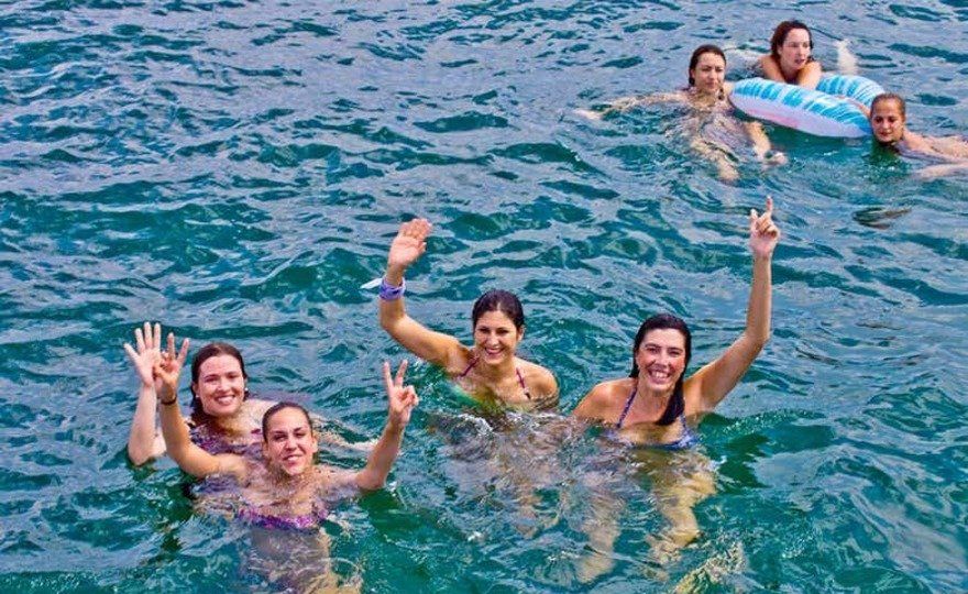 Fiesta en barco por Valencia con comida