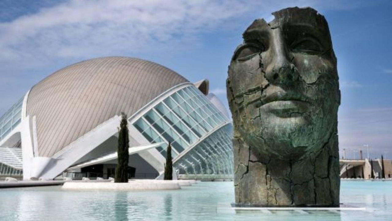 Las esculturas gigantes de Igor Mitoraj en la Ciutat de les Arts i les Ciències