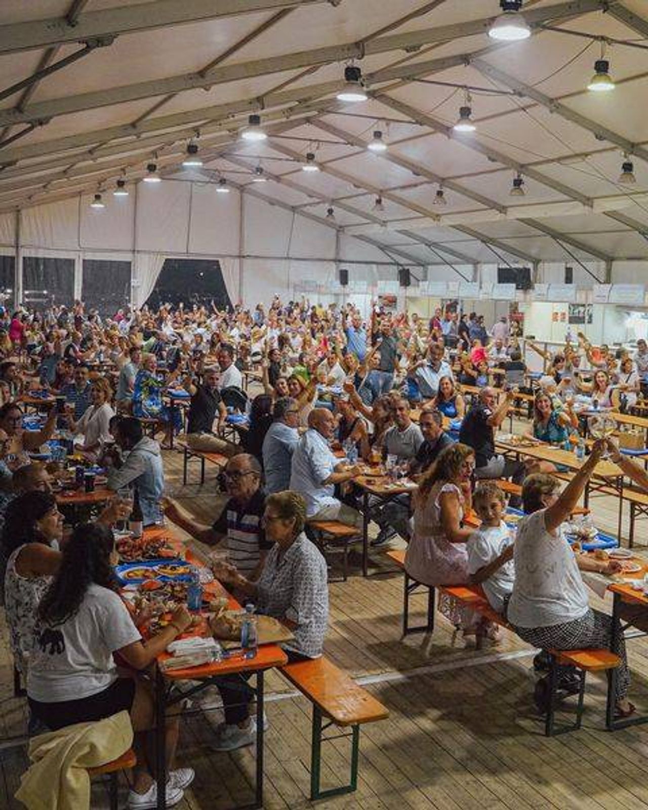1.500 m2 en la Gran Carpa para disfrutar de los mejor de la comida gallega. Foto: MarisGalicia