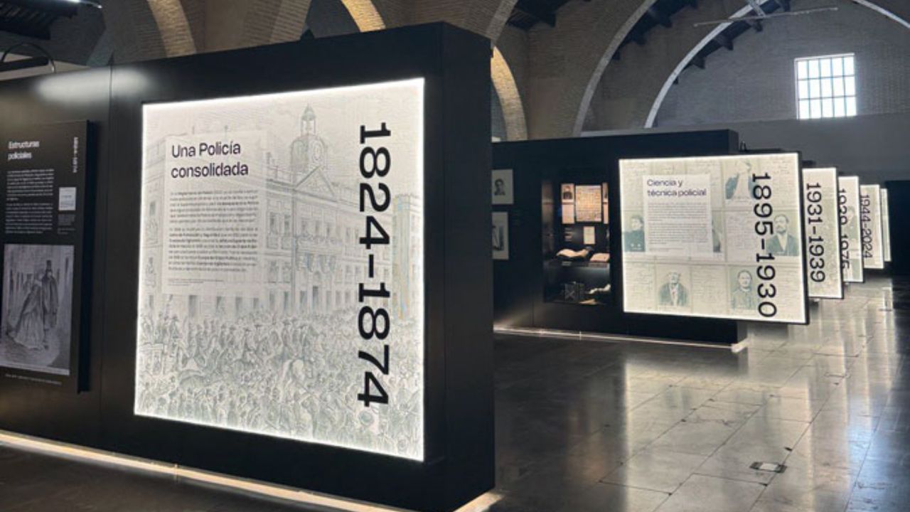 Valencia recibe la exposición del Bicentenario de la Policía Nacional