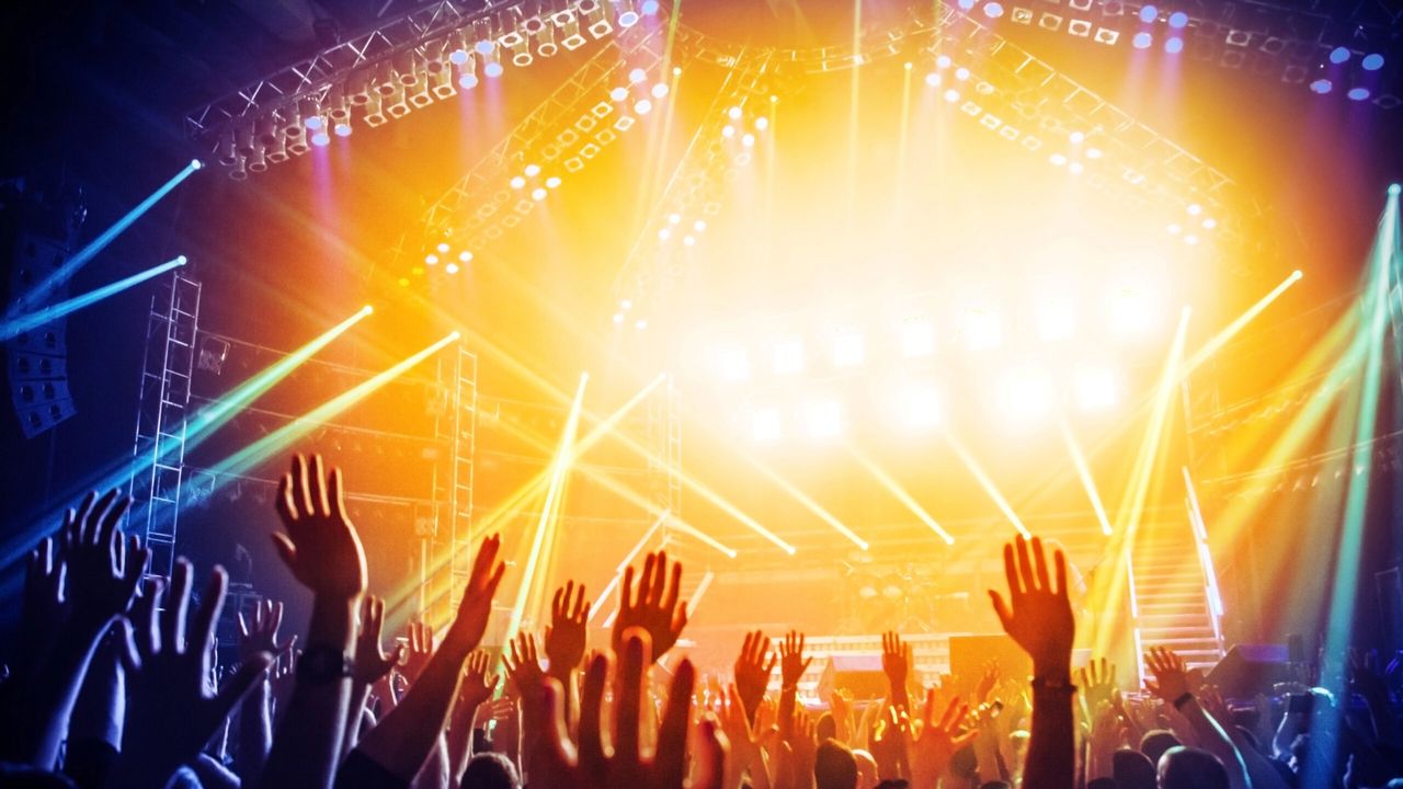 Nits Voramar 2025: música en directo junto al mar en Valencia