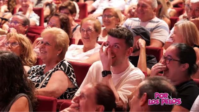 Humor interactivo en València con la comedia «Por los pelos»