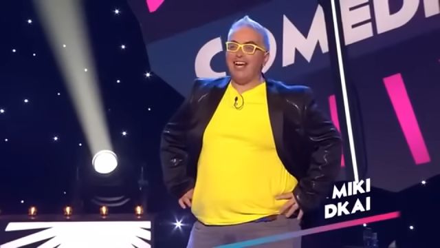 Miki d’Kai aterriza en la sala Girasol con su humor sin filtros