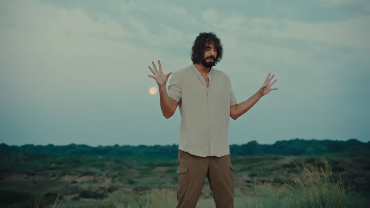 Mikel Izal en Valencia: una cita íntima y multitudinaria con su nuevo rumbo musical