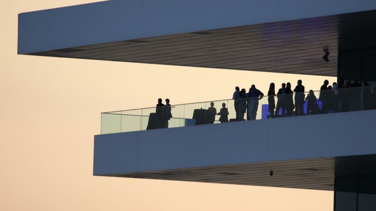 La fiesta del tardeo: Dragón y DJ Mardi en Veles e Vents