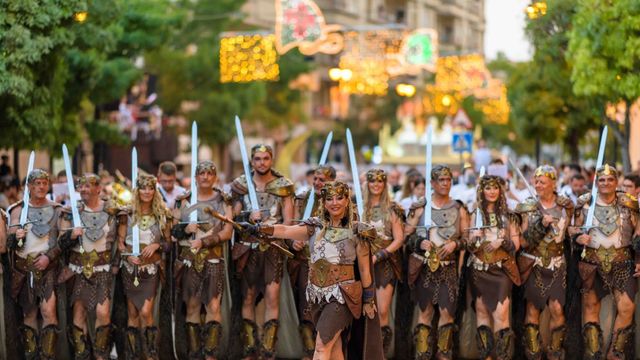 Ontinyent enciende sus Moros y Cristianos 2026: cinco días de desfile, pólvora y fiesta mayor