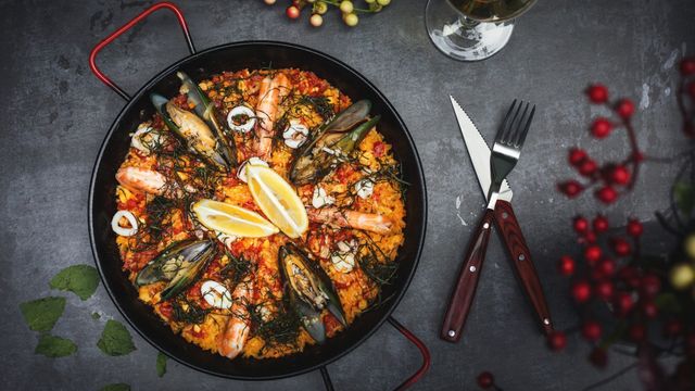 Los mejores arroz a banda de Valencia para disfrutar de la auténtica paella marinera