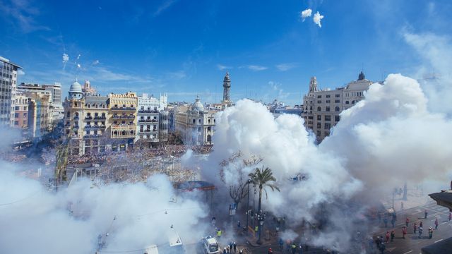 El 9 d’Octubre llena València de historia, pólvora y moros y cristianos