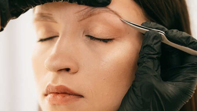 Los 3 mejores centros de belleza para hacer las cejas en Valencia