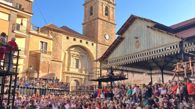 Tradición, emoción y cultura popular en los encierros y capeas de Ayora